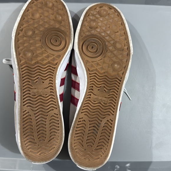 Adidas Gray and Red Sneakers Classic Style - Picture 4 of 4